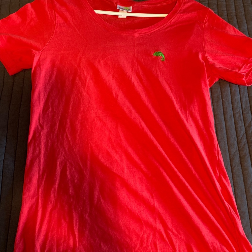 Coral tee with green iguana logo